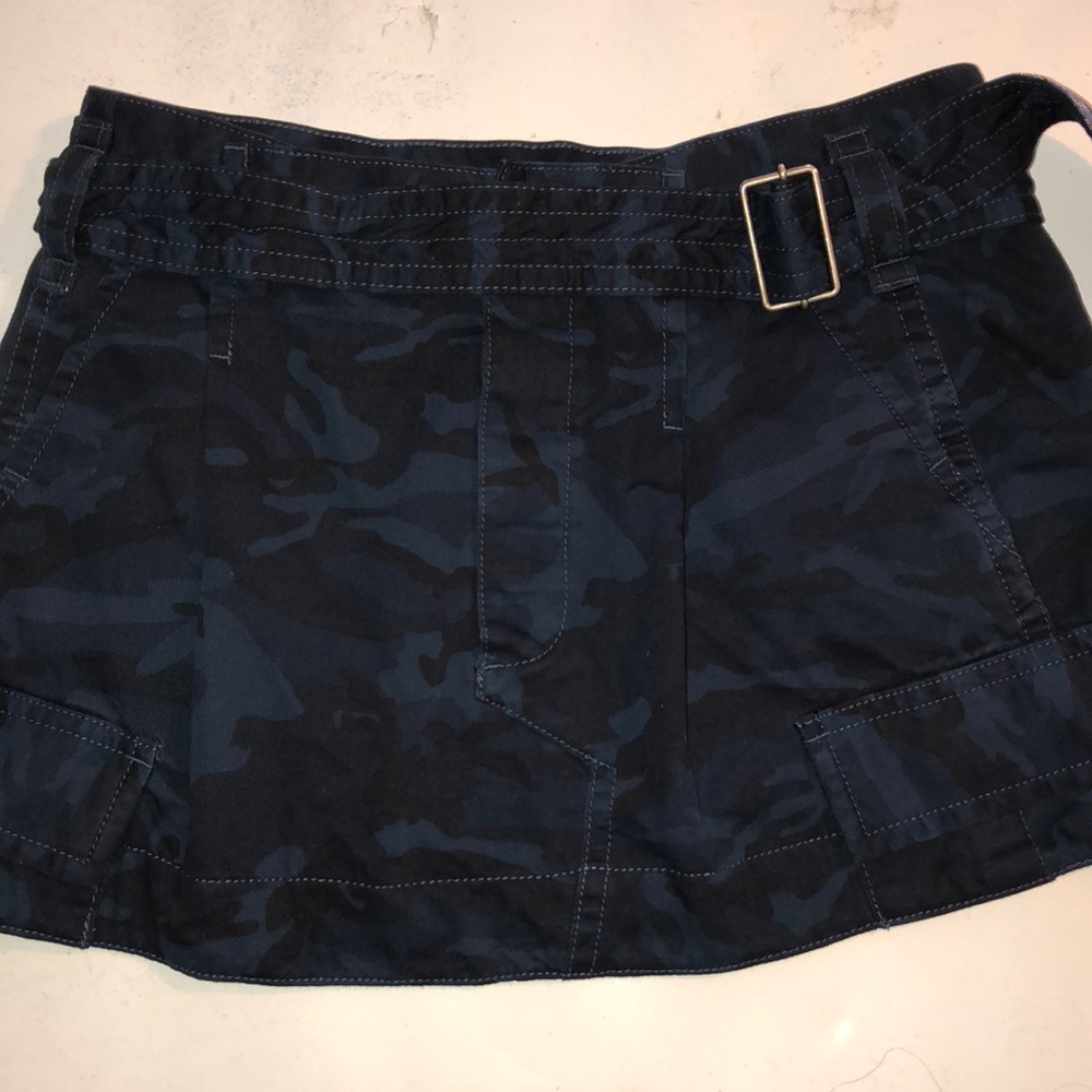 Marc Jacob - navy camo print skirt with belt